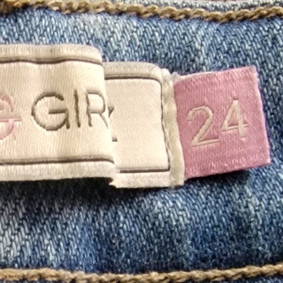 Glitzy girl distressed denim shorts - Picture 3 of 4